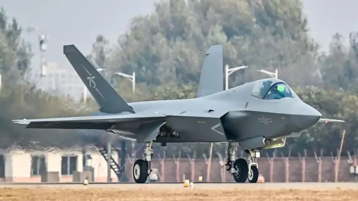 J 35A Chinese Multirole Stealth Fighter (B)